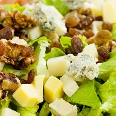 Ensalada de quesos con nueces