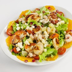 Ensalada temperada de vieiras e gambas 